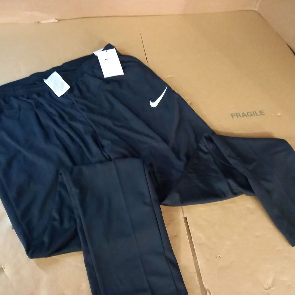 NIKE STANDARD FIT MENS TRACK PANTS - L/G
