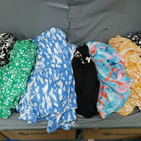 APPROXIMATELY 15 ASSORTED UNBAGGED CLOTHING ITEMS TO INCLUDE PANTS AND DRESSES IN VARIOUS PATTERNS AND SIZES