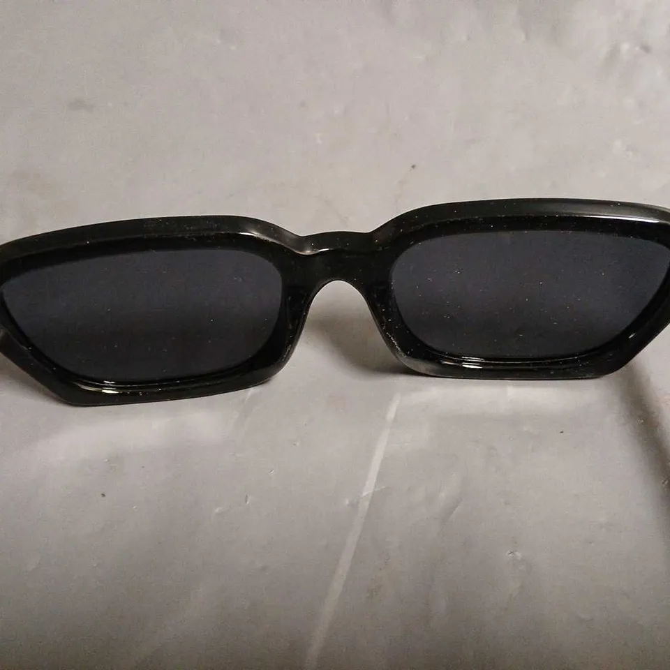 BOXED PAIR OF MELLER BLACK FRAMED GLASSES