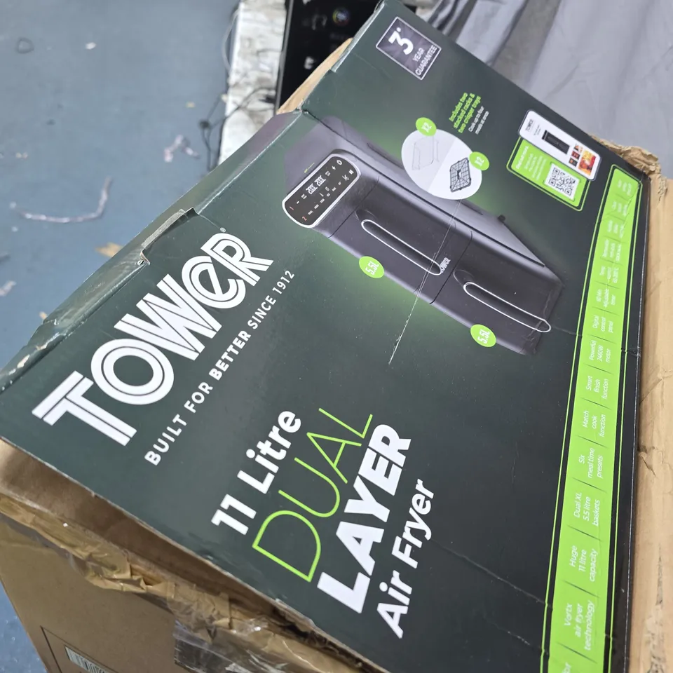 DECORATIVE EDGED MIRROR AND TOWER 11 LITRE DUAL-LAYER AIR FRYER – MIXED HOME ITEMS LOT , MIXED LOT OF APPROXIMATELY 5 BROKEN ITEMS SPARES AND REPAIRS INCLUDING A BROKEN MIRROR.