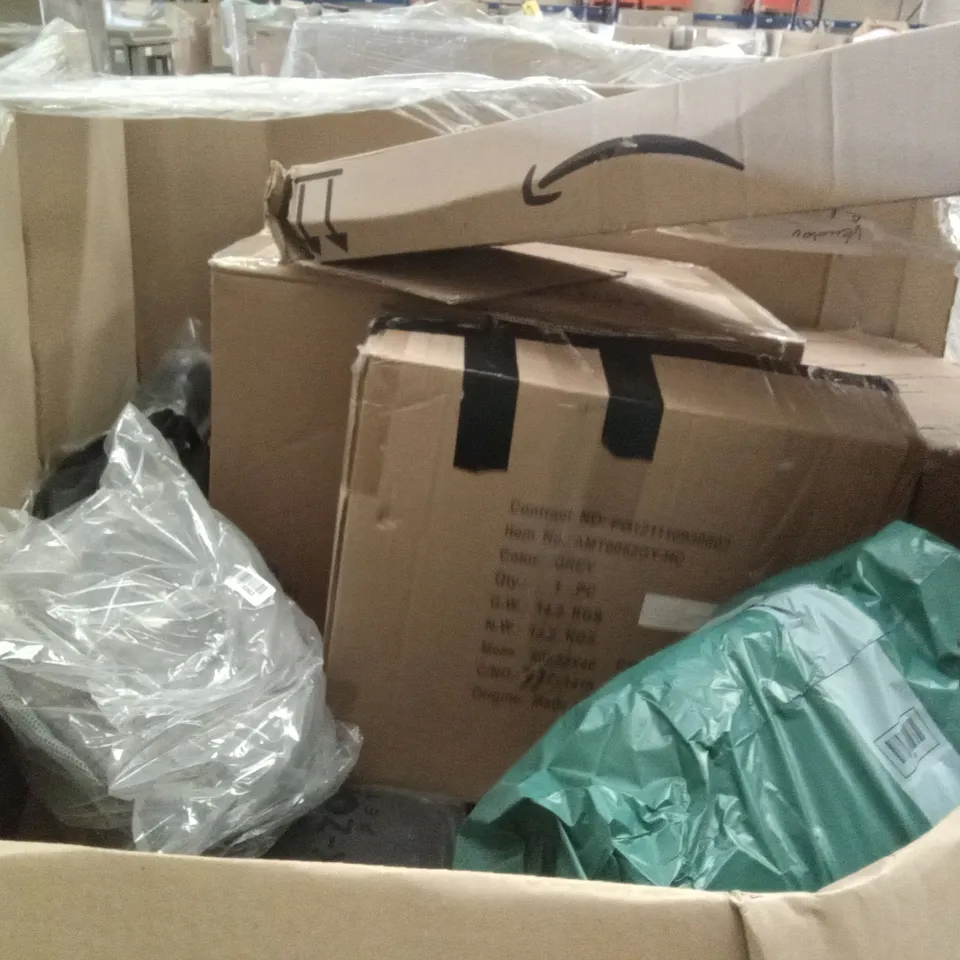 PALLET OF ASSORTED ITEMS INCLUDING SONARIN STROLLER, ALL FOR PAWS TRAVEL DOG, UPER THICK GEL INFUSED CUSHION, PET MAGASIN PET CARRIER 