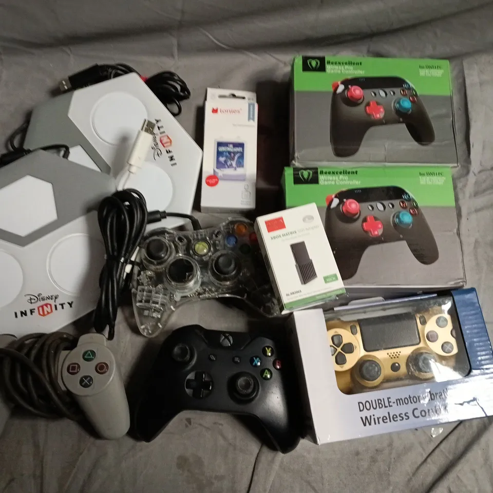 LOT OF 10 ASSORTED TECHITEMS TO INCLUDE CONTROLLERS, TONIES AUDIOBOOK AND DISNEY INFINITY PLATES