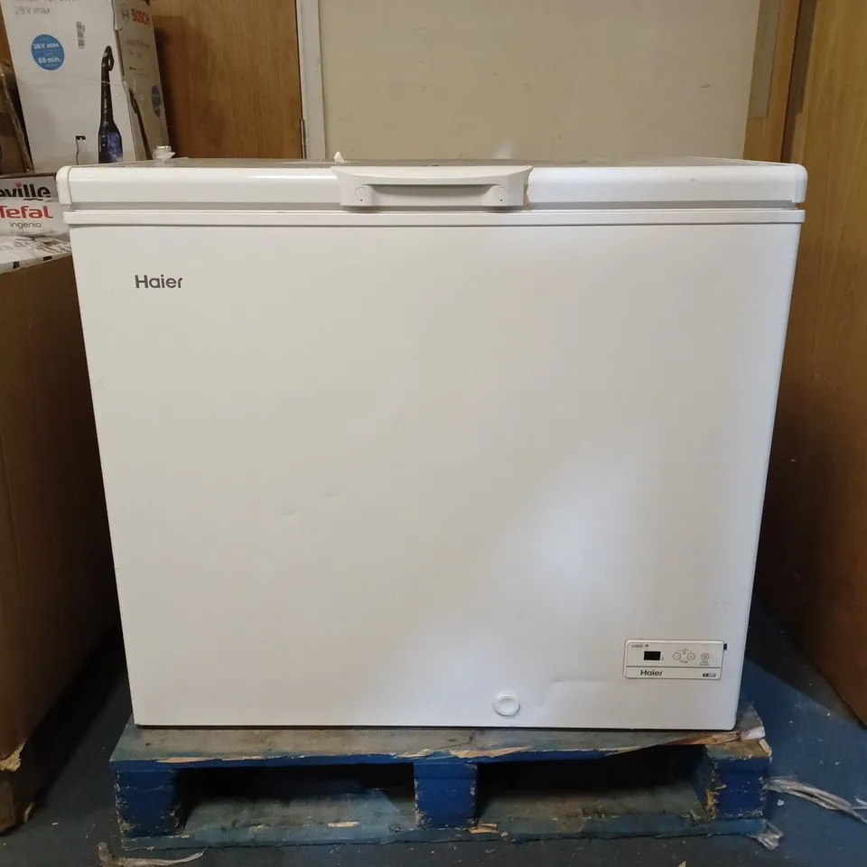 HAIER HCE203R FREESTANDING CHEST FREEZER, 203L, 94CM WIDE, WHITE [COLLECTION ONLY]