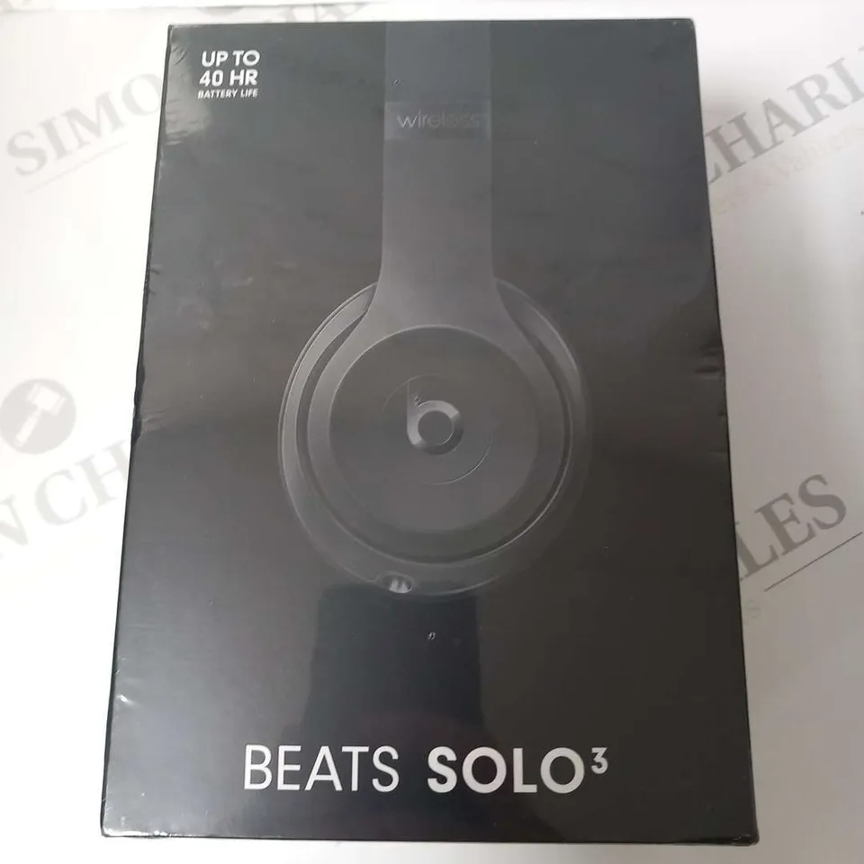 BOXED AND SEALED BEAT SOLO3 ON EAR WIRELESS BLUETOOTH HEADPHONES WITH CARRYING CASE