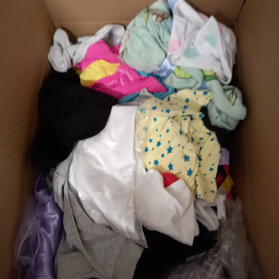 LARGE BOX OF ASSORTED KIDS CLOTHING ITEMS TO INCLUDE BAGS, BABY GROWS AND DRESSES