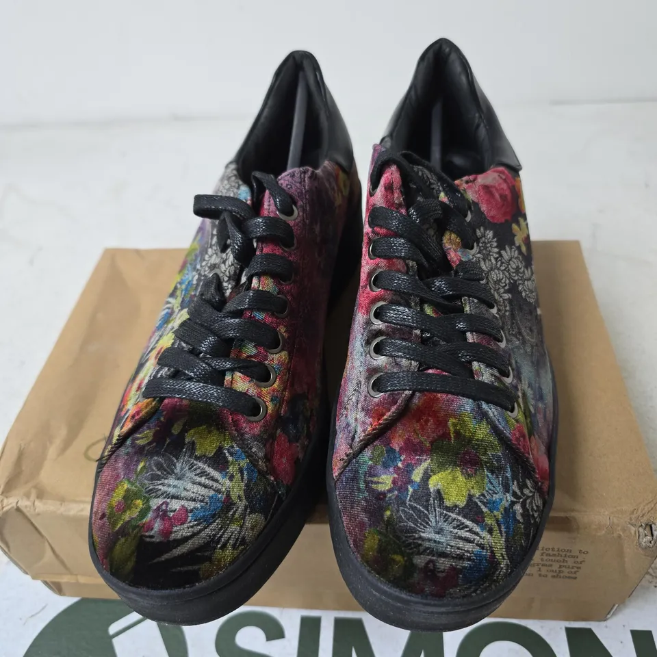 BOXED SHOE COLATE FLOWER TRAINERS, BLACK/MULTI - SIZE EUR 41