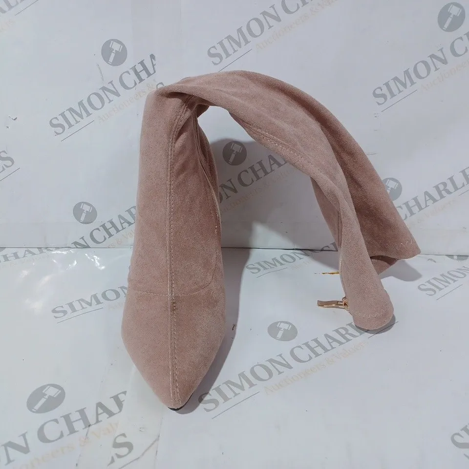 BOXED PAIR OF DESIGNER HIGH HEEL BELOW KNEE SUEDE BOOTS IN PINK SIZE UNSPECIFIED