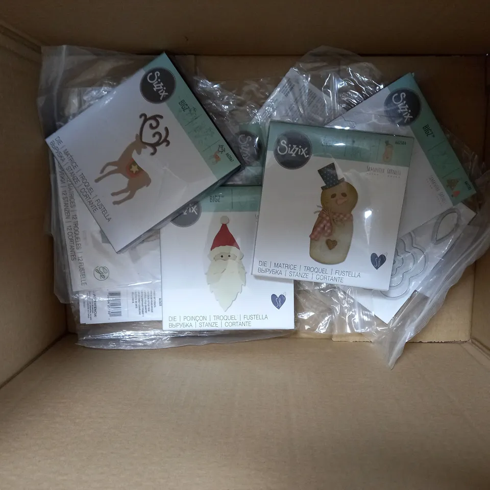 BOX OF APPROX 20 ASSORTED SIZZIX CRAFT ITEMS TO INCLUDE ACCESSORY BAG, CUTTING PADS, VARIOUS THINLITS, ETC.