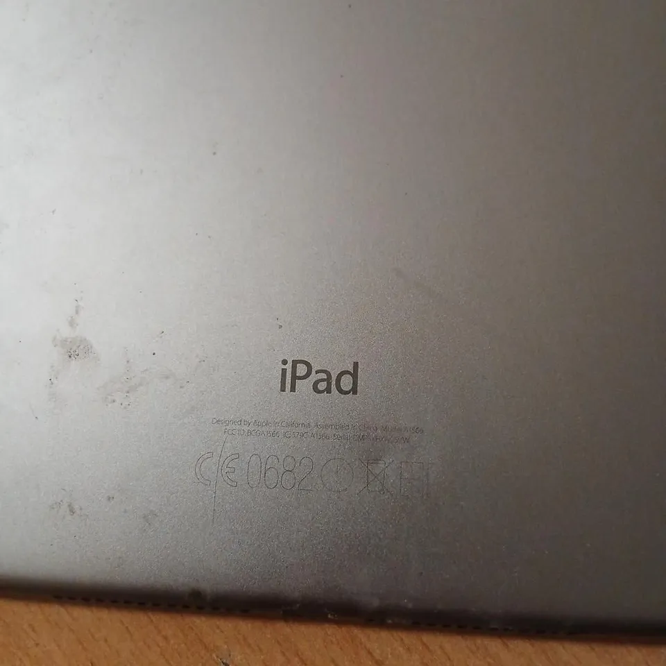APPLE IPAD AIR 2 – SILVER – CRACKED SCREEN