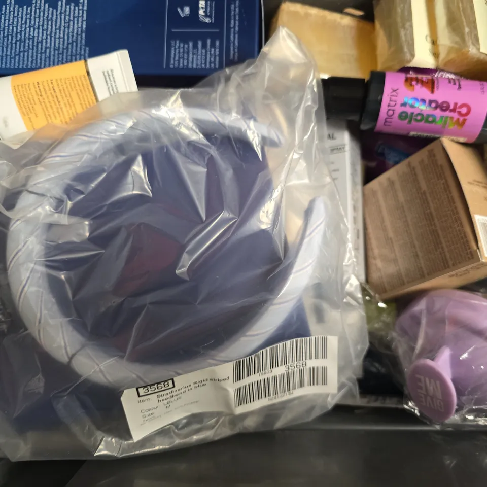 APPROXIMATELY 12 ASSORTED COSMETIC ITEMS TO INCLUDE MATRIX, KANZEN, CERAVE, ETC - COLLECTION ONLY