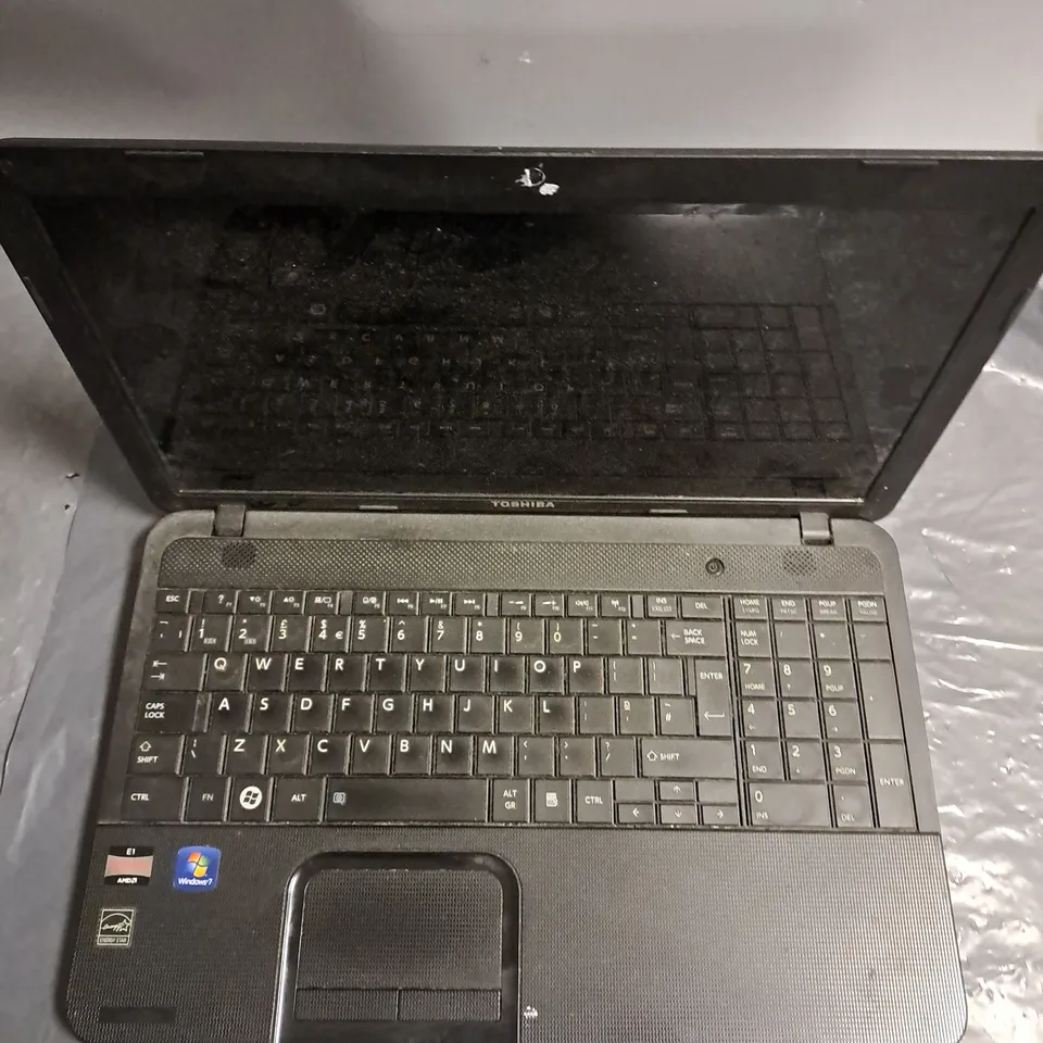 TOSHIBA SATELLITE C850D LAPTOP