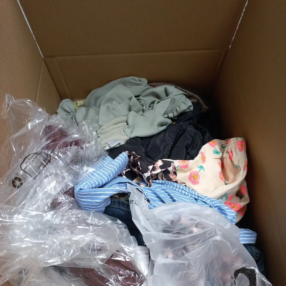 BOX OF APPROXIMATELY 25 ASSORTED CLOTHING ITEMS OF VARIOUS SIZES AND STYLES TO INCLUDE ASOS ETC