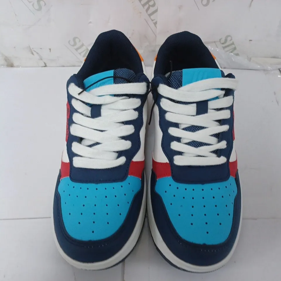 PAIR OF ALDIMANIA LIMITED EDITION 6.0 TRAINERS IN WHITE - SIZE 4