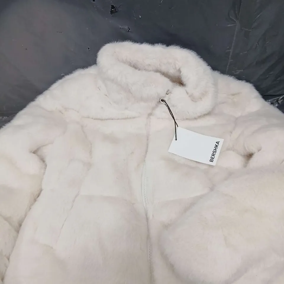 BERSHKA FAUX FUR JACKET IN WHITE - XS