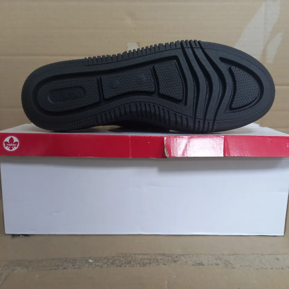 BOXED RIEKER TRAINERS IN BLACK SIZE 7.5