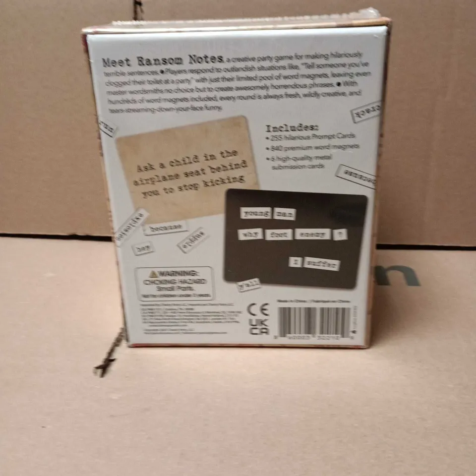 RANSOM NOTES: THE RIDICULOUS WORD MAGNET GAME – BOXED (VERY SPECIAL GAMES)