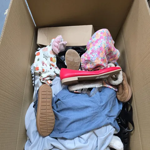 BOX OF APPROXIMATELY 30 ASSORTED CLOTHING ITEMS IN VARIOUS STYLES , COLOURS AND SIZES