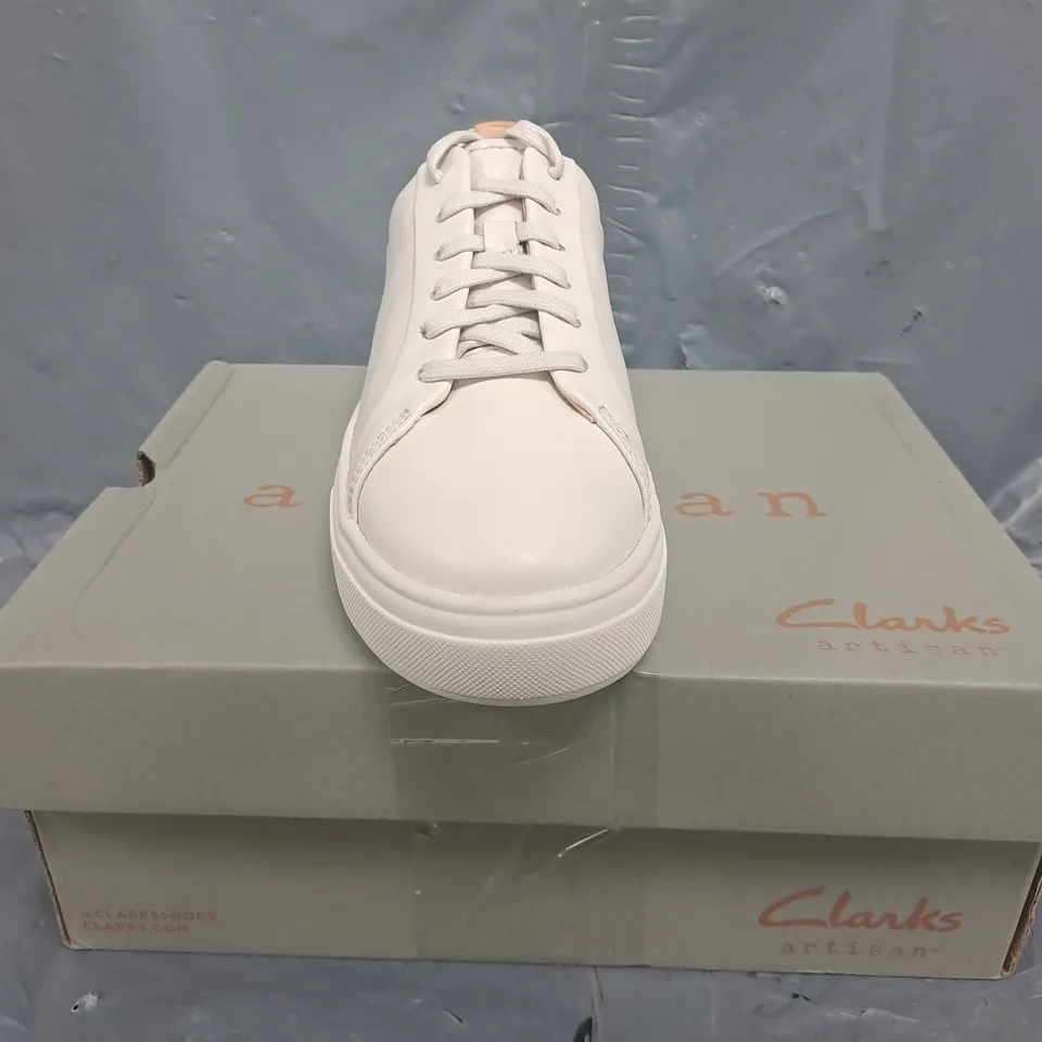 BOXED PAIR OF CLARKS ARTISAN SHOES IN WHITE SIZE UK 5