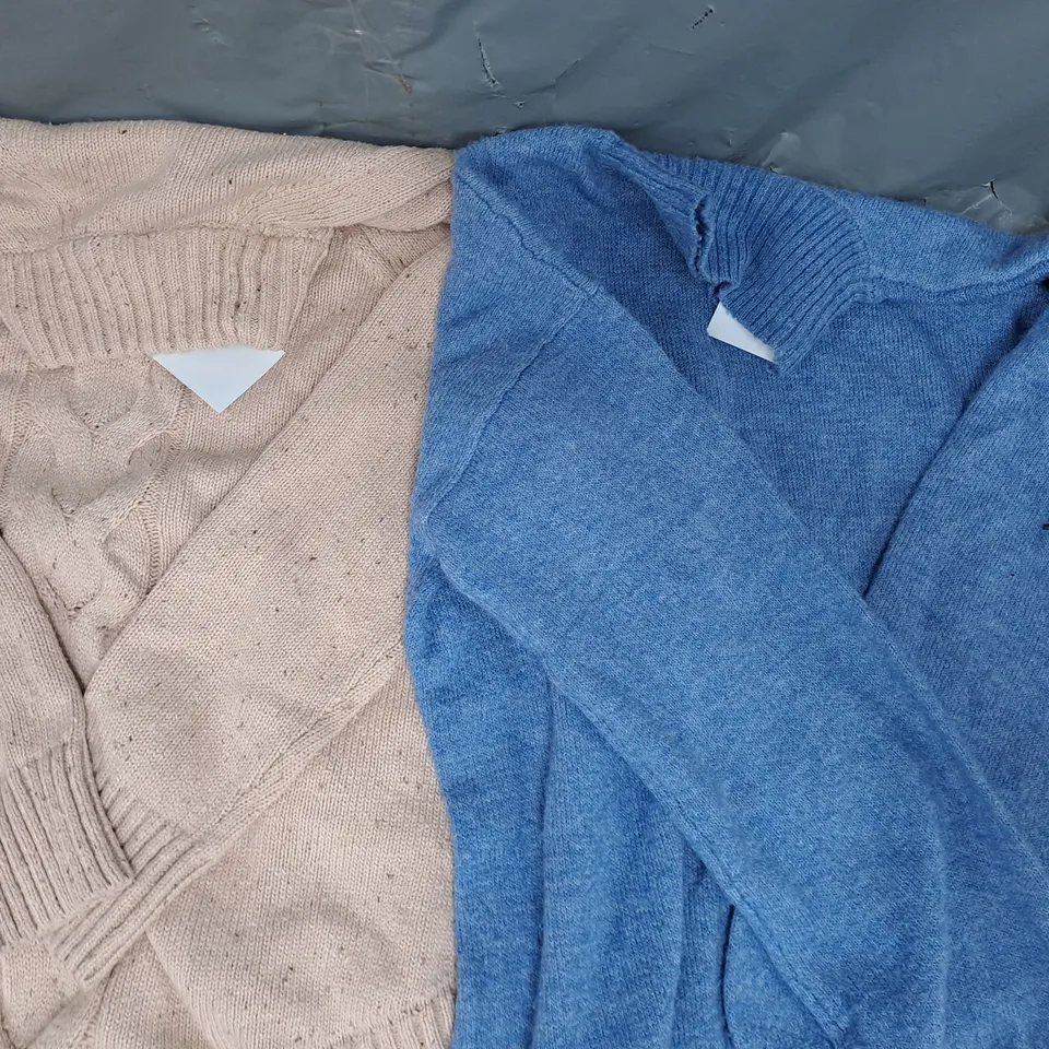 BOX OF APPROXIMATELY 20 ASSORTED HOUSEHOLD AND CLOTHING ITEMS IN VARIOUS STYLES, SIZES, AND COLOURS, ETC - COLLECTION ONLY