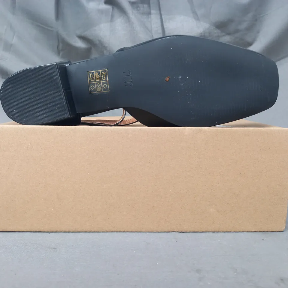 BOXED PAIR OF WHERE'S THAT FROM LOW HEEL SHOES IN BLACK UK SIZE 5