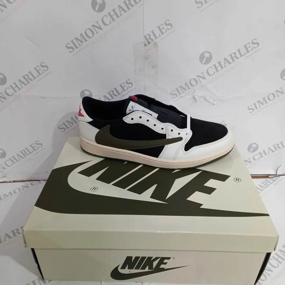 BOXED PAIR OF NIKE AIR JORDAN 1 WOMANS LOW UK 9.5
