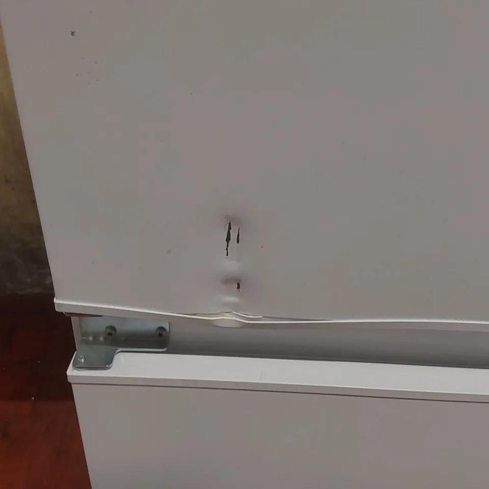 LOGIK LIFF7024 INTEGRATED 70/30 FRIDGE FREEZER - SLIDING HINGE