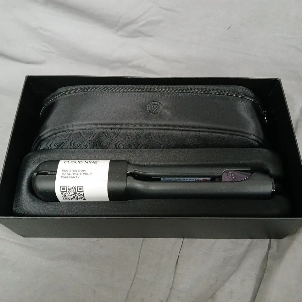 CLOUD NINE THE WIDE IRON GIFT SET