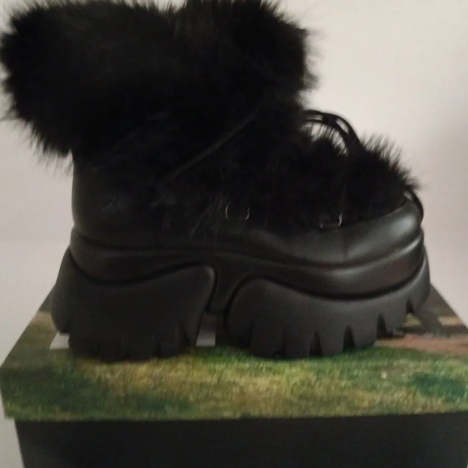 BOXED PAIR OF KOI KAWAII SASQUATCH MIDNIGHT FLUFFY SNOW BOOTS - BLACK UK 5