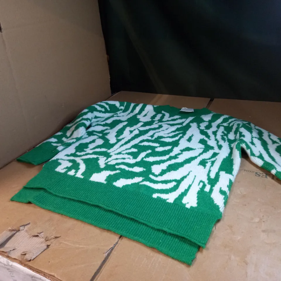 GREEN/WHITE COMMITTED JUMPER SIZE XXS