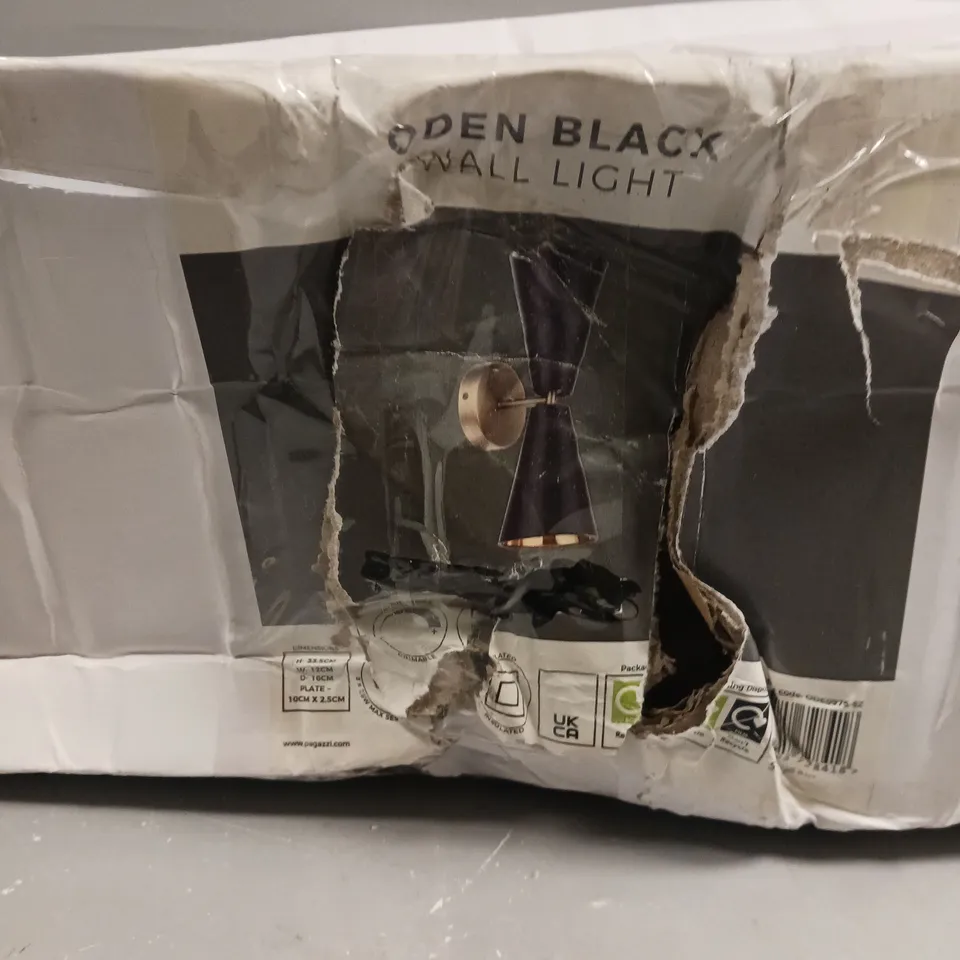 BOXED ODEN WALL LIGHT IN BLACK 