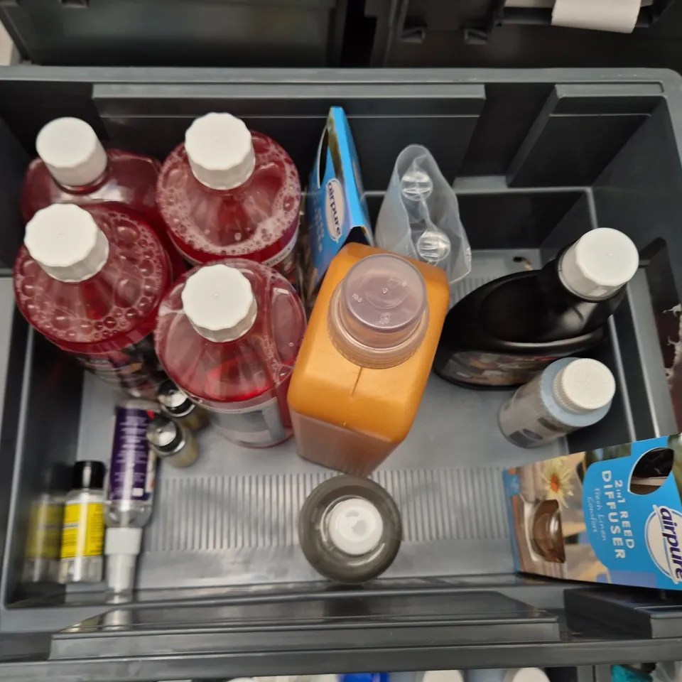 APPROXIMATELY 15 ASSORTED HOUSEHOLD LIQUIDS TO INCLUDE LENOR CREASE RELEASER, DR.JOHNSON'S STERILISING FLUID AND FABULOSA FABRIC SOFETENER