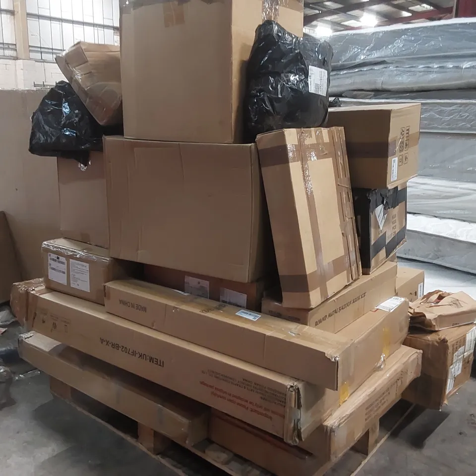 PALLET OF ASSORTED ITEMS INCLUDING: HANDHELD VACUUM CLEANER, METAL BALLOON ARCH KIT ECT
