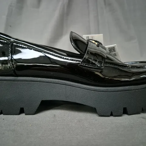 PAIR OF ZARA CHUNKY LOAFERS IN GLOSSY BLACK UK SIZE 8