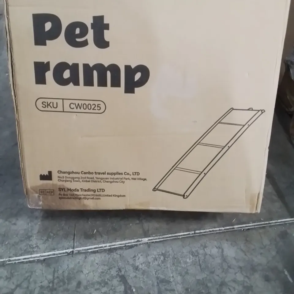 BOXED TIEKER PET RAMP