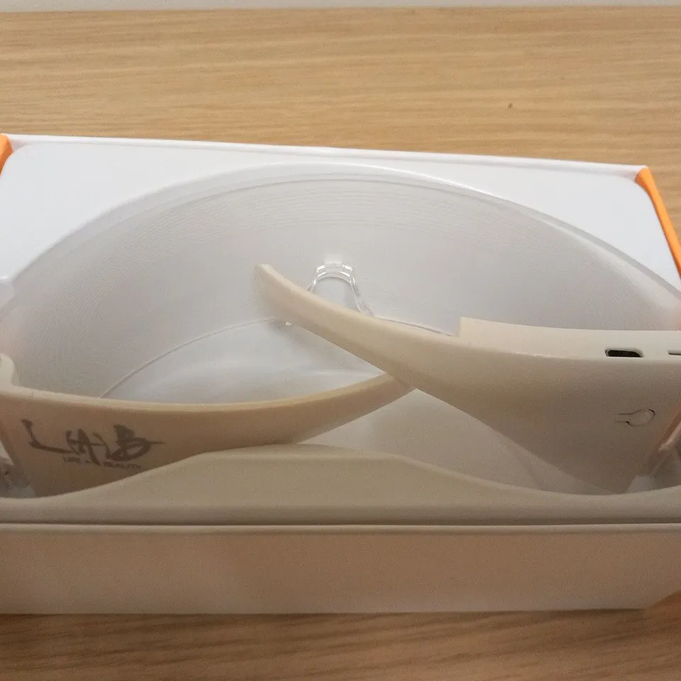 BOXED L.A.B. LIFE AND BEAUTY LED ANTI-AGING EYE MASK