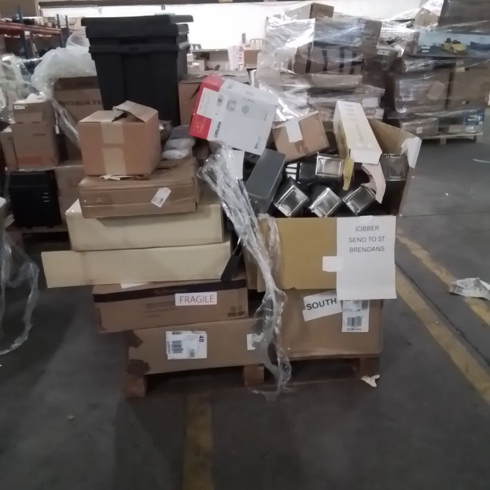 PALLET CONTAINING CATERING ITEMS AND PRODUCTS SUCH AS; WINE GLASSES,STORAGE BOXES,GLASS BOTTLES 