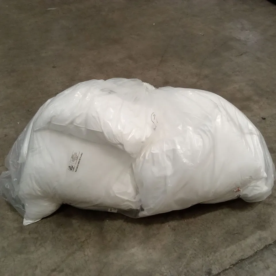 BAG TO CONTAIN A LARGE NUMBER OF PILLOWS