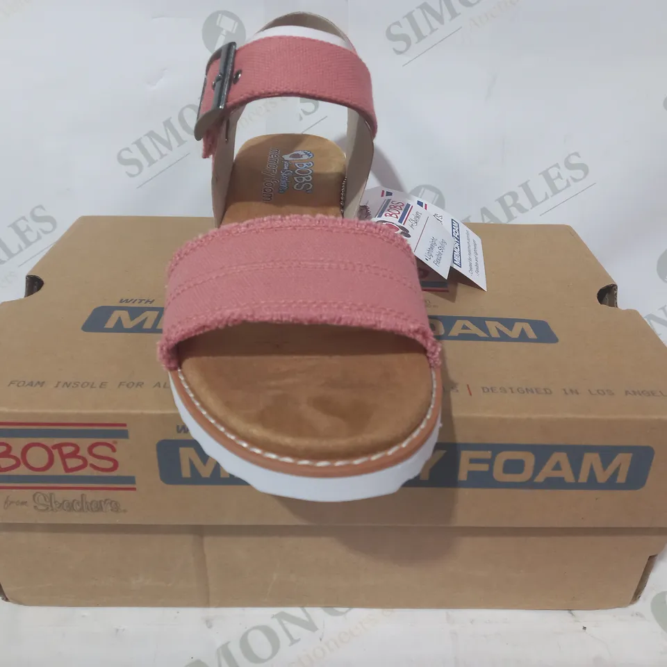 BOXED PAIR OF BOBS BY SKECHERS ADOBE PRINCESS OPEN TOE SANDALS IN SALMON PINK UK SIZE 3
