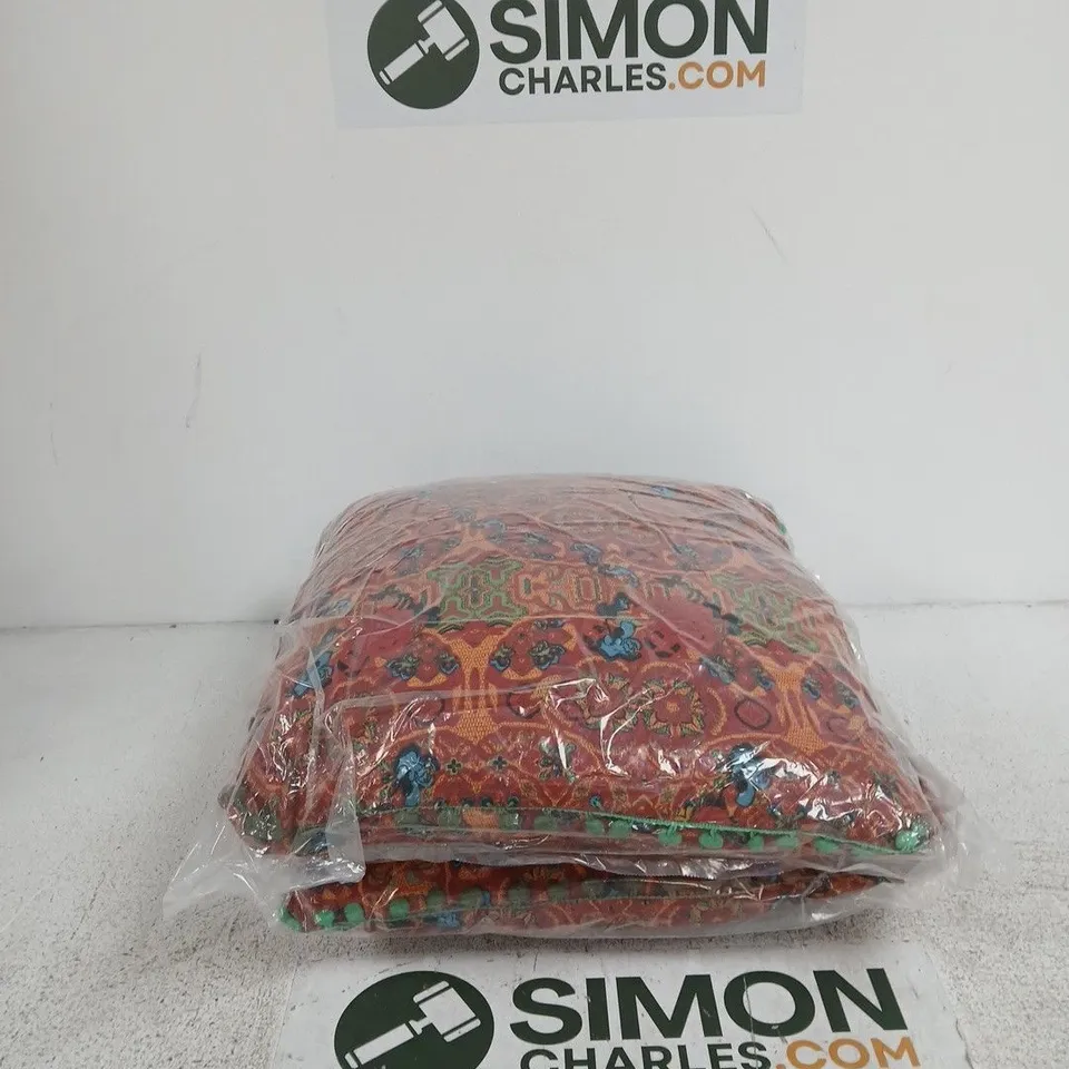 SET OF 2 DECORATIVE CUSHIONS WITH MULTICOLOURED FLORAL/MEDALLION PATTERN