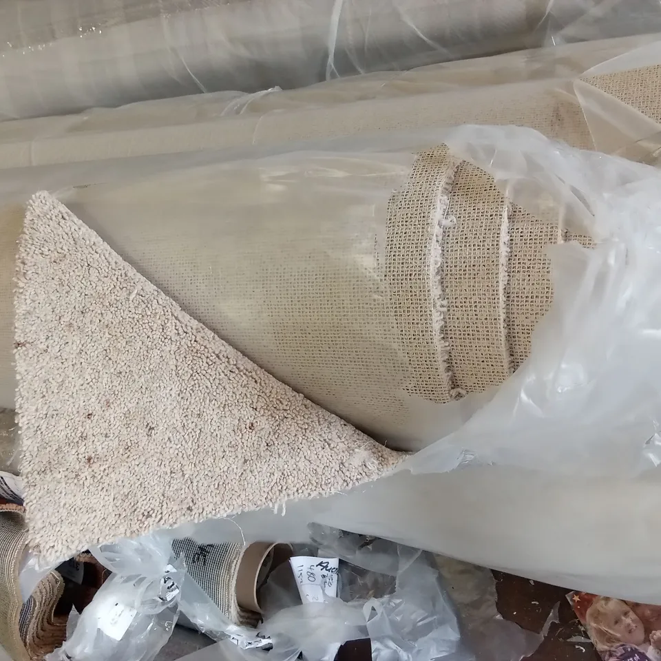 ROLL OF QUALITY STRATHMORE BERBER BRIGHT SKIES CARPET // APPROX SIZE: 4.45 x 4m