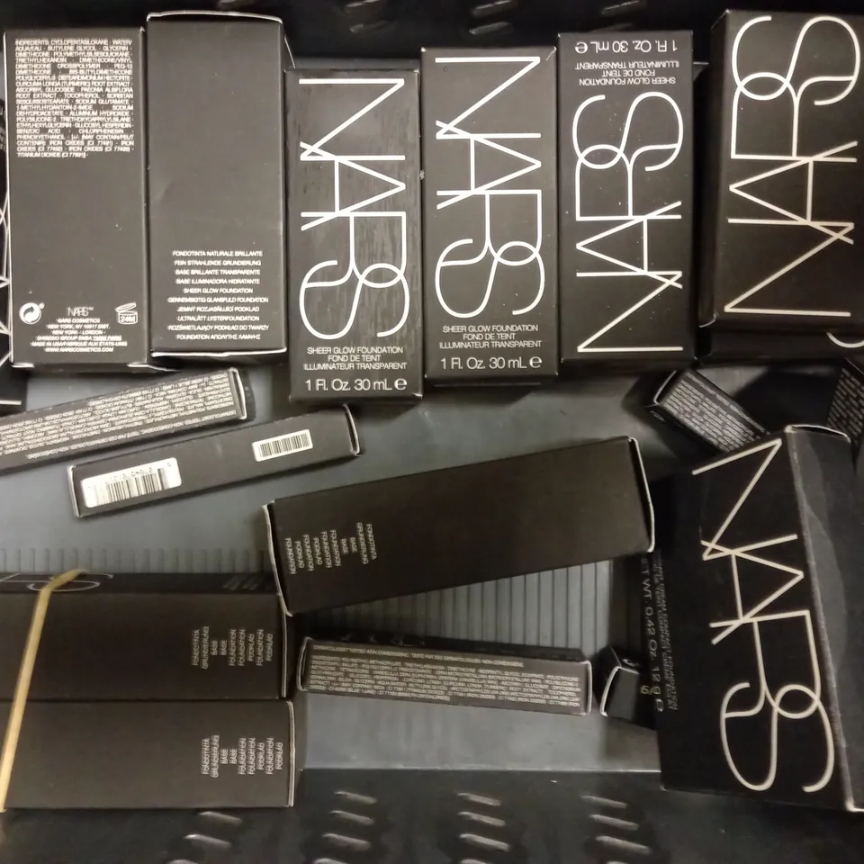 LOT OF APPROXIMATELY 20 NARS FACE MAKE UP ITEMS