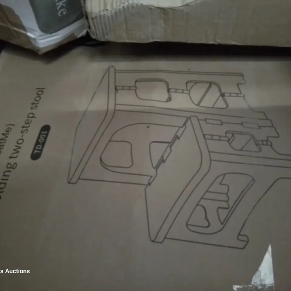 PALLET OF ASSORTED ITEMS TO INCLUDE, WORKOUT BAR, INFLATABLE AIR BEDS, RETRACTABLE BABY GATE, ROLL OF SPLIT CANE SEATING, CANDY FLOSS BAGS.