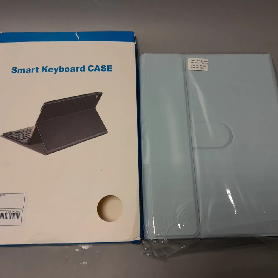 SMART KEYBOARD CASE IN BLUE FOR IPAD 10.2"