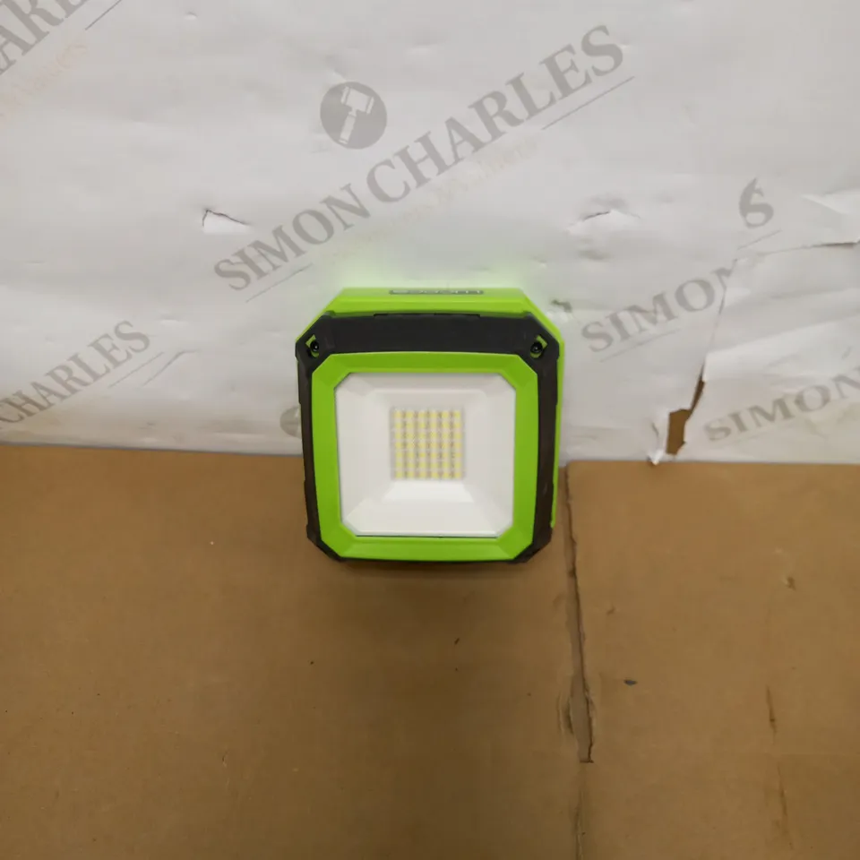LUCECO COMPACT MAGNETIC USB CHARGED WORK LIGHT, GREEN