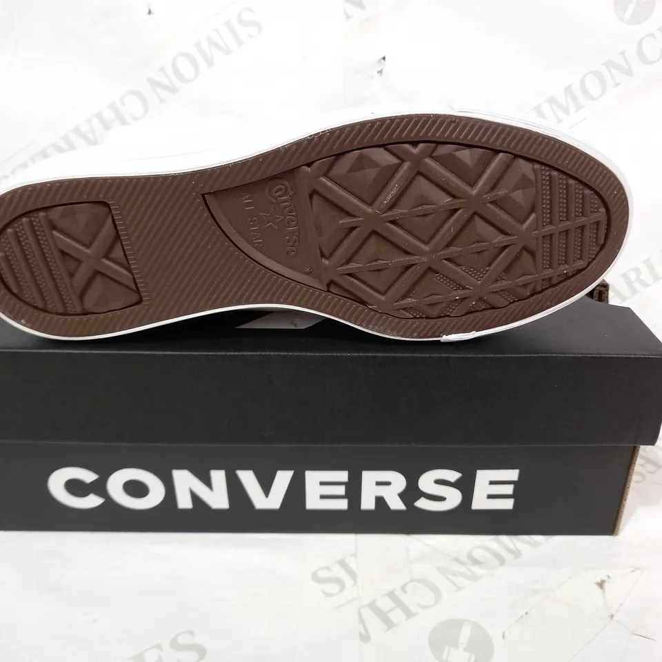 BOXED PAIR OF CONVERSE SHOES IN WHITE UK 4.5