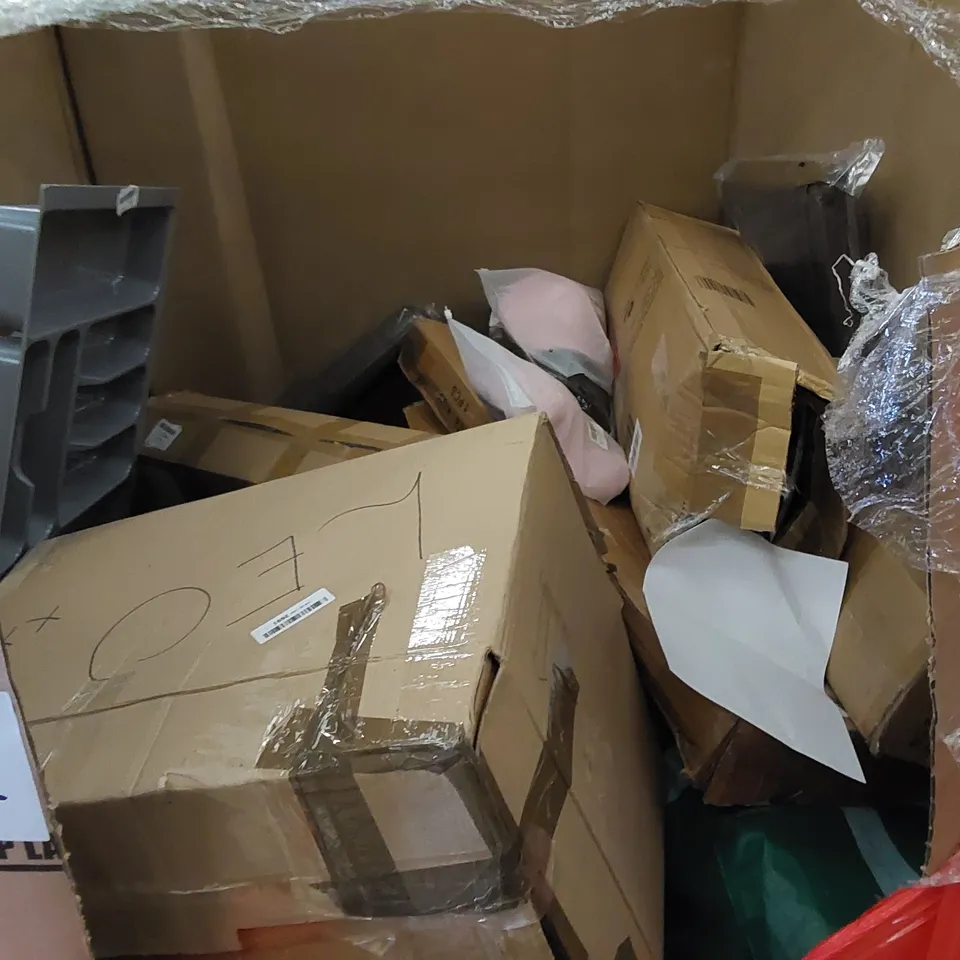 PALLET TO CONTAIN ASSORTED HOUSEHOLD ITEMS AND CONSUMER PRODUCTS. INCLUDING CLOTHES RACK, CUTLERY ORGANISER, BOXED FURNITURE ETC