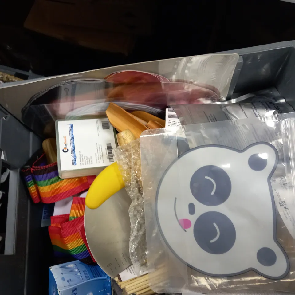 LOT OF APPROX 20 HOUSEHOLD ITEMS TO INCLUDE SELF ADHESIVE ADDRESS LABELS, DOGGY BAGS AND HOSE CLIPS