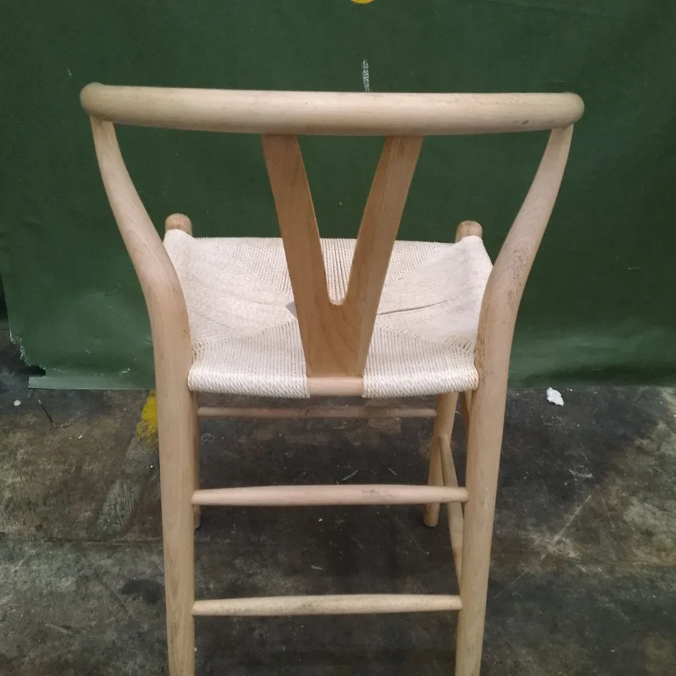 WOODEN BARSTOOL 