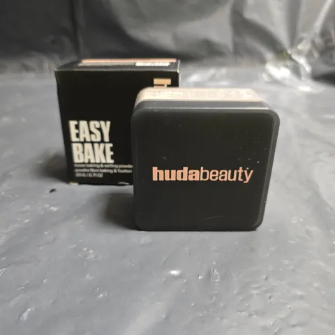 HUDA BEAUTY EASY BAKE LOOSE SETTING POWDER – BLACK COMPACT - 20G - POUND CAKE