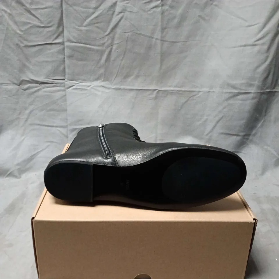 BOXED PAIR OF MNG BLACK LEATHER KNEE-HIGH LACE-UP BOOT WITH SIDE ZIP SIZE 5